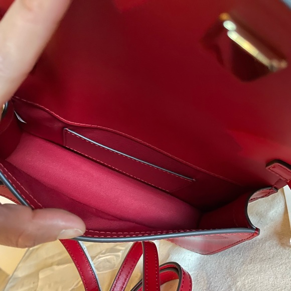 New, authentic tory burch Emerson patent mini crossbody red - Picture 6 of 11